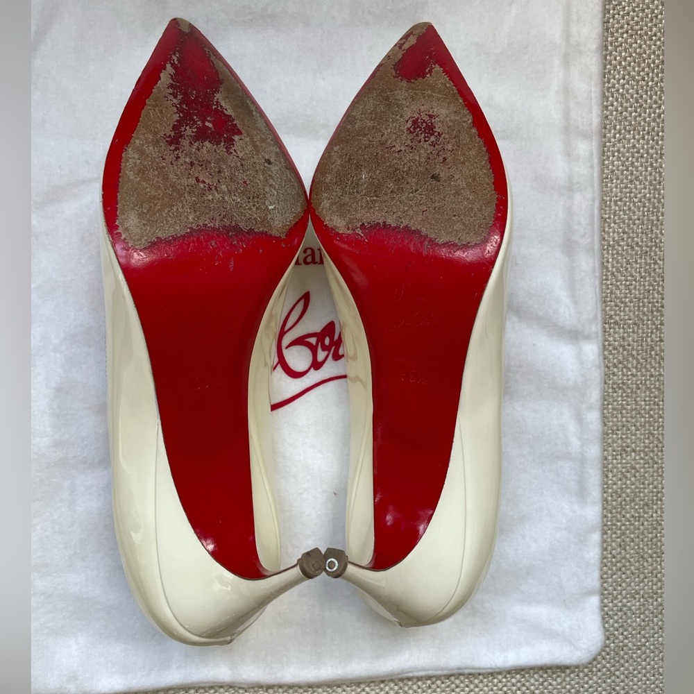 Christian Louboutin Cream/White Patent Leather
Pumps EU 39.5 - Picture 14 of 15